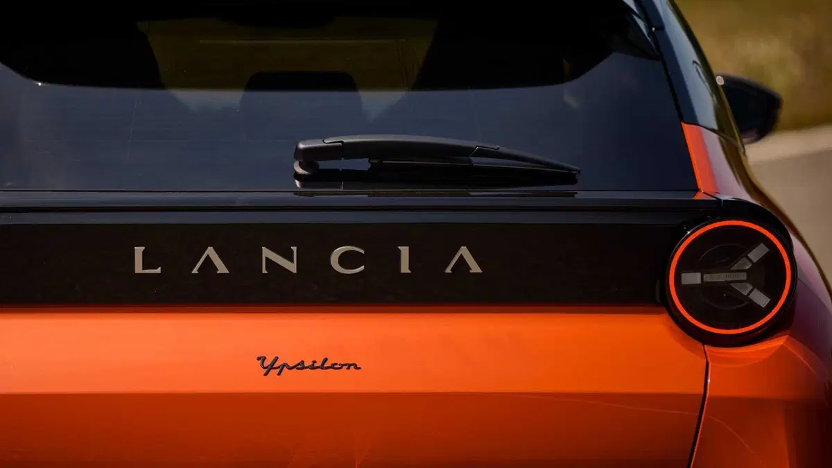 Lancia Ypsilon 54kWh HF 280cv (13)