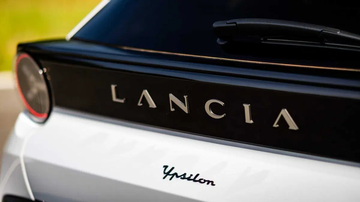 Lancia Ypsilon 54kWh HF Line 156cv (18)