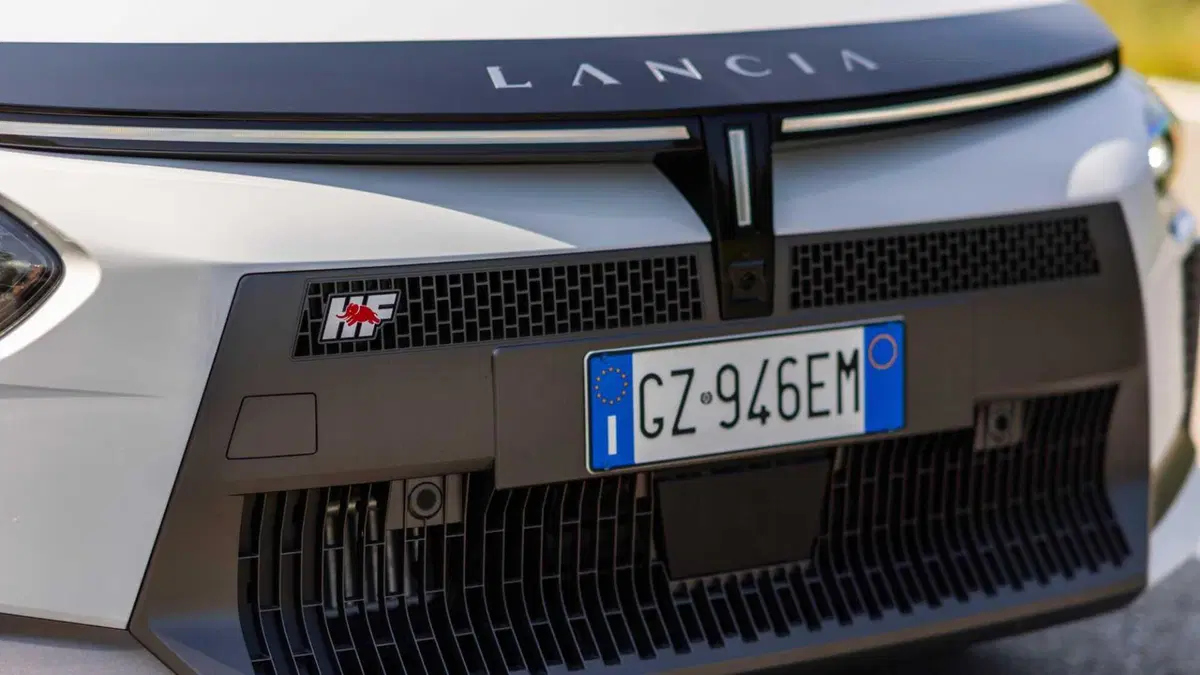 Lancia Ypsilon 54kWh HF Line 156cv (19)