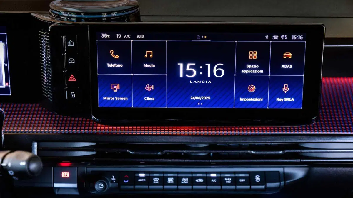 Lancia Ypsilon 54kWh HF Line 156cv (14)