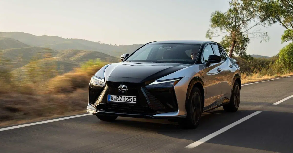 Lexus RZ: debutta lo steer-by-wire e migliora l'efficienza | Prova su strada [VIDEO]