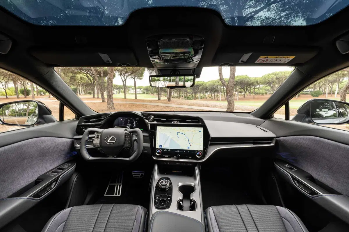 Lexus RZ si aggiorna: più efficienza, più tecnologia e debutta lo steer-by-wire [VIDEO] (5)