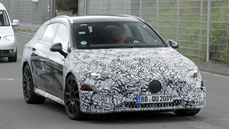 Mercedes-AMG CLA Shooting Brake: solo elettrica, ma con 550 CV e 700 km di autonomia [Foto Spia]