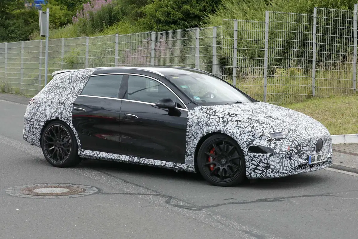 Mercedes-AMG CLA Shooting Brake: solo elettrica, ma con 550 CV e 700 km di autonomia [Foto Spia] (4)