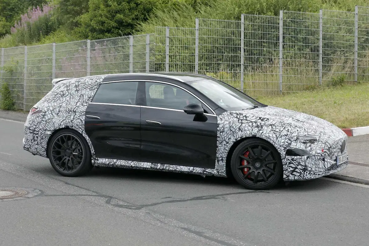 Mercedes-AMG CLA Shooting Brake: solo elettrica, ma con 550 CV e 700 km di autonomia [Foto Spia] (5)