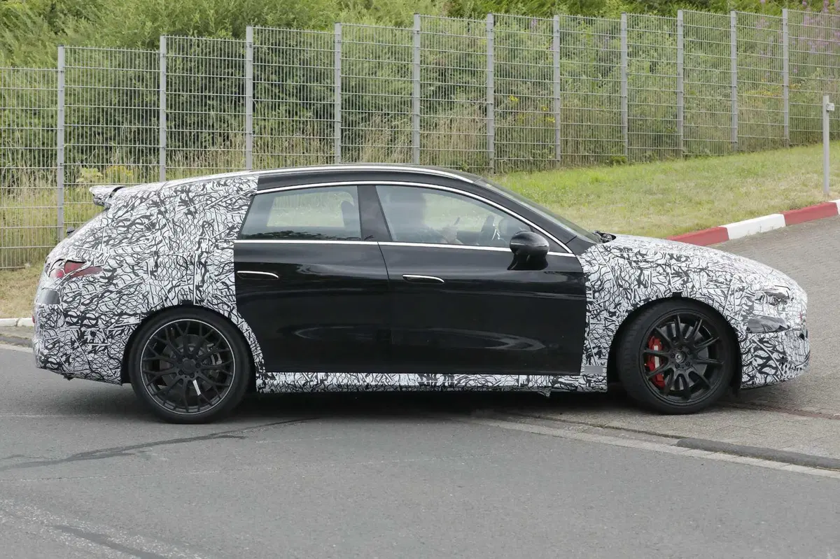 Mercedes-AMG CLA Shooting Brake: solo elettrica, ma con 550 CV e 700 km di autonomia [Foto Spia] (6)