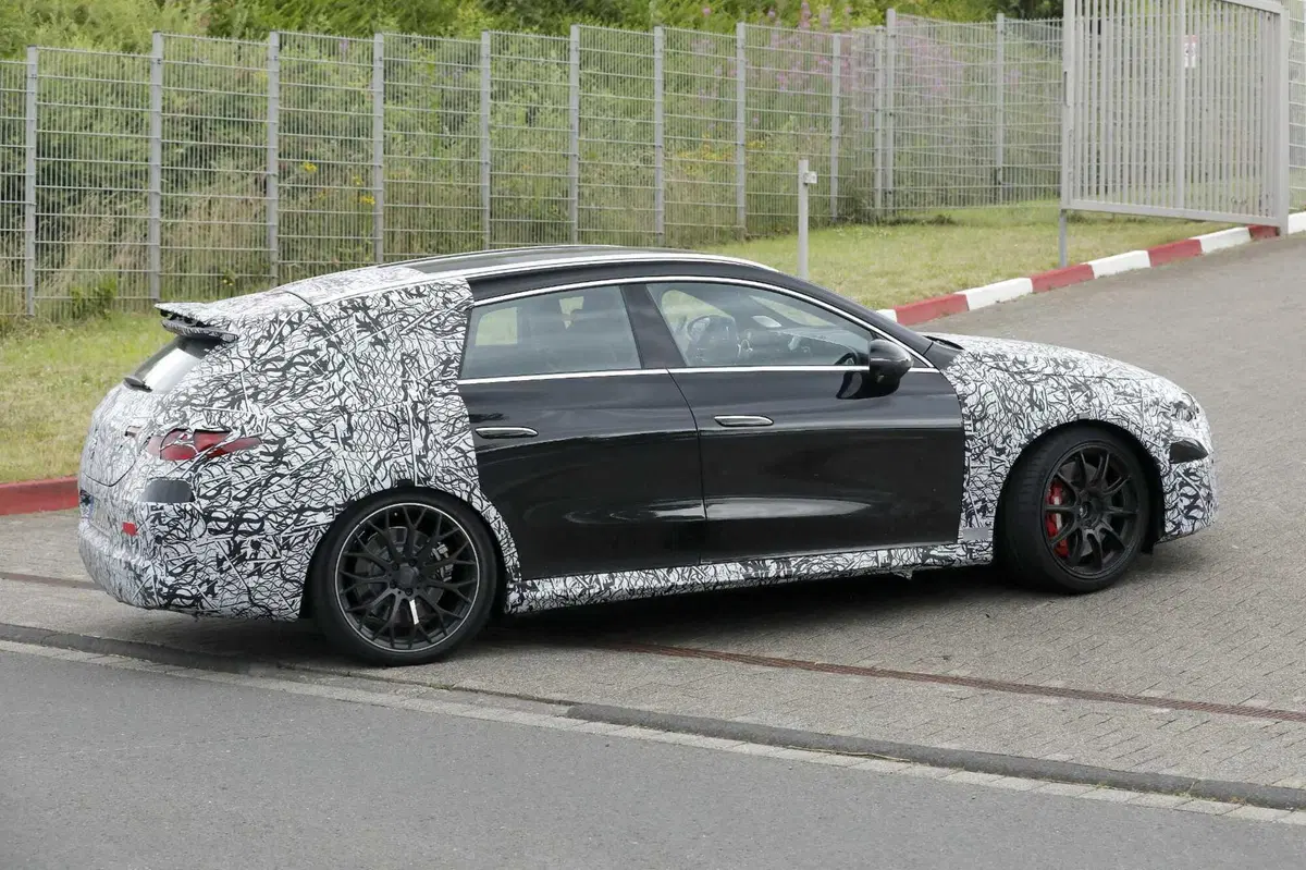 Mercedes-AMG CLA Shooting Brake: solo elettrica, ma con 550 CV e 700 km di autonomia [Foto Spia] (7)