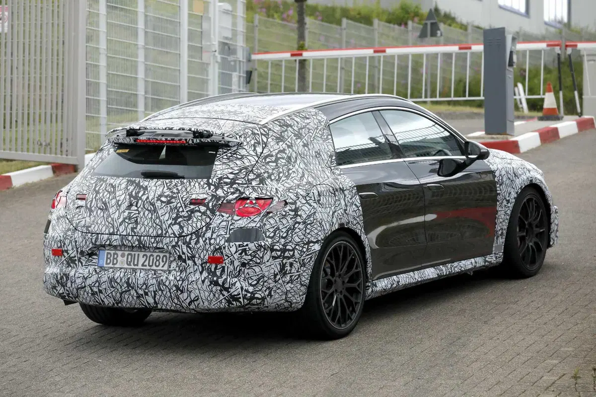 Mercedes-AMG CLA Shooting Brake: solo elettrica, ma con 550 CV e 700 km di autonomia [Foto Spia] (10)
