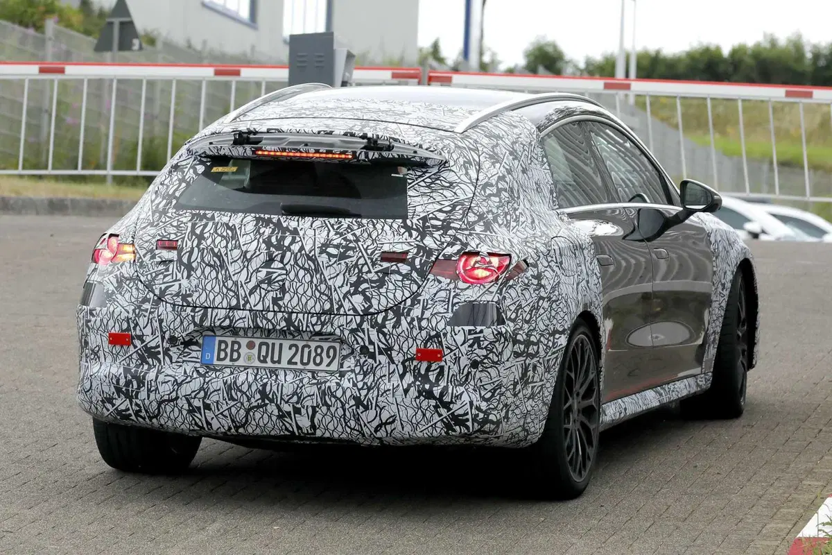 Mercedes-AMG CLA Shooting Brake: solo elettrica, ma con 550 CV e 700 km di autonomia [Foto Spia] (11)