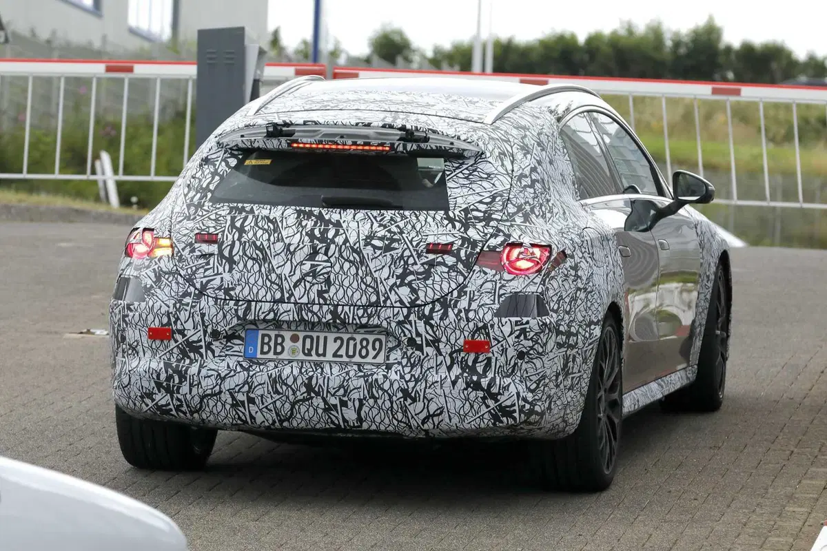 Mercedes-AMG CLA Shooting Brake: solo elettrica, ma con 550 CV e 700 km di autonomia [Foto Spia] (12)