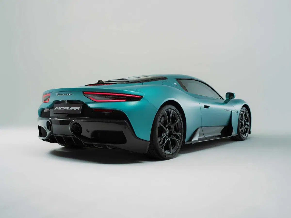 Maserati lancia MCPura: l'erede della MC20 debutta a Goodwood (3)