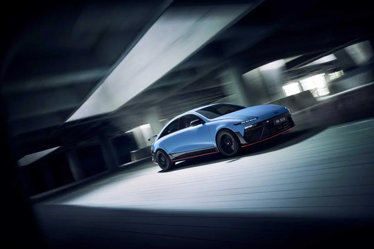 Hyundai Ioniq 6 N: l’elettrica da 650 CV che punta alla pista con il cambio simulato  (3)