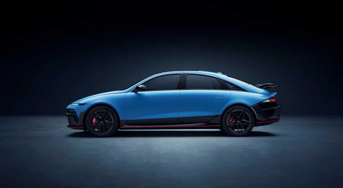 Hyundai Ioniq 6 N: l’elettrica da 650 CV che punta alla pista con il cambio simulato  (7)