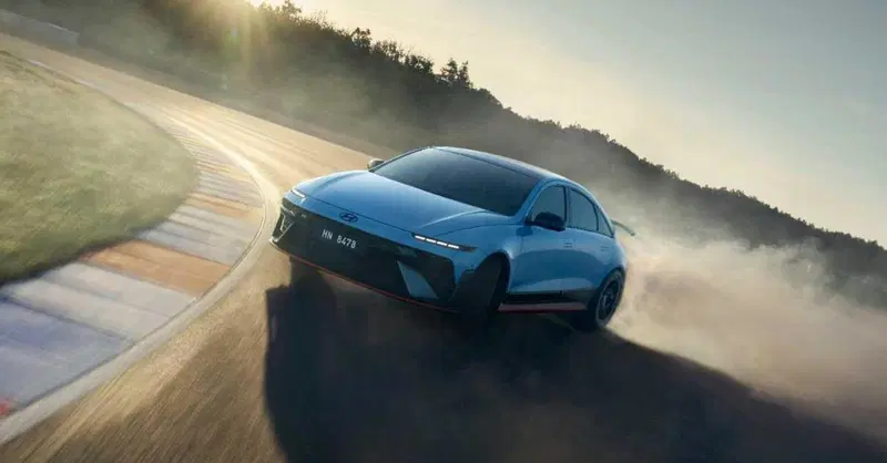 Hyundai Ioniq 6 N: l&rsquo;elettrica da 650 CV che punta alla pista con il cambio simulato 