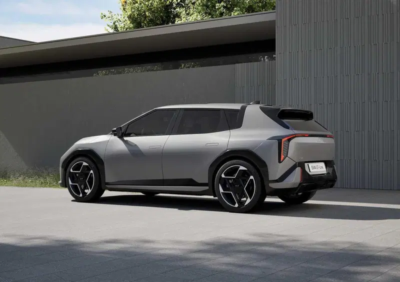 Kia EV4 (2025-->>) (2)