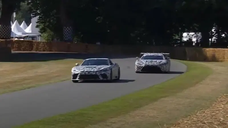 Fermi tutti, Lexus ha l'auto per tutti gli appassionati: l&rsquo;erede spirituale della LFA fa sentire il suo V8 a Goodwood [VIDEO]