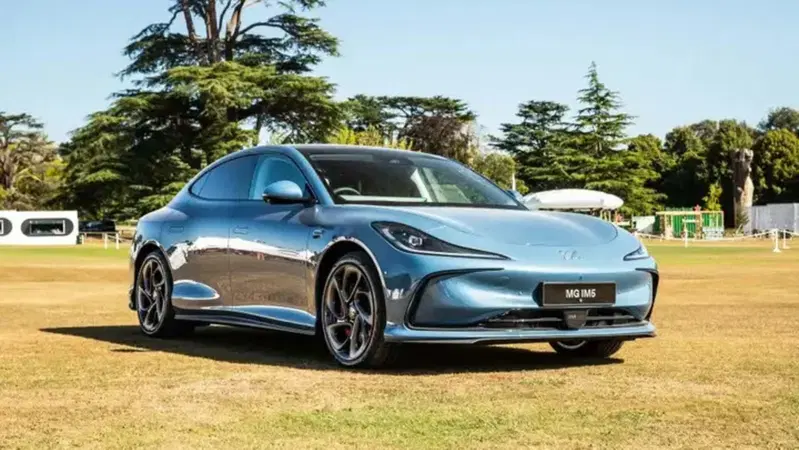 MG sfida Tesla: in arrivo la nuova rivale della Model 3, si chiama IM5 e ha un prezzo...