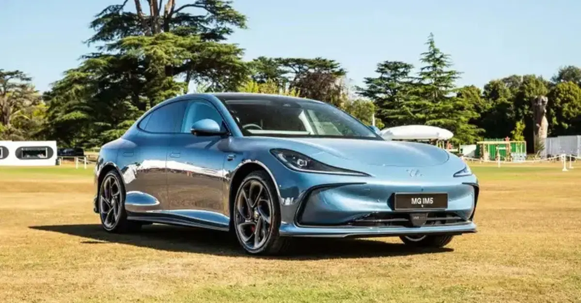 MG sfida Tesla: in arrivo la nuova rivale della Model 3, si chiama IM5 e ha un prezzo...