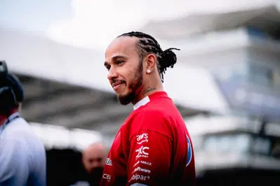 F1. Damon Hill: "Hamilton ha fatto bene a scegliere Ferrari, ma la vecchiaia rende difficile guidare vetture non al top"