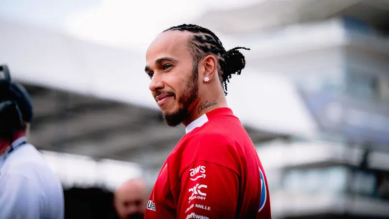 F1. Damon Hill: "Hamilton ha fatto bene a scegliere Ferrari, ma la vecchiaia rende difficile guidare vetture non al top"
