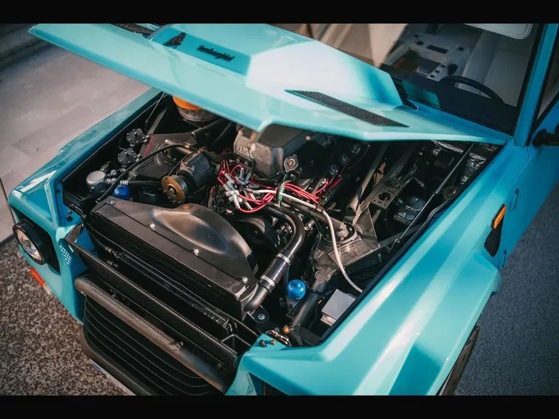 Il motore della Lamborghini LM002