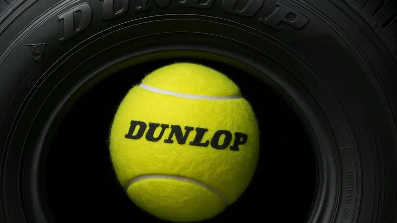 Palline da tennis per Jannik Sinner e Carlos Alcaraz e... pneumatici per le supercar: la storia di Sumitomo Rubber