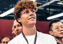 Solo perché non c'è la F1, ha scherzato Sinner dopo la vittoria di Wimbledon, ma che legame c'è tra il Circus e il tennis?