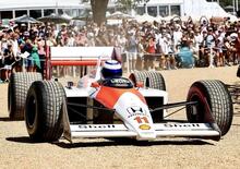 F1. “Devi sentirti nudo in una macchina così”: Alain Prost e Ollie Bearman, il dialogo sulla McLaren MP4/4 al Goodwood Festival of Speed