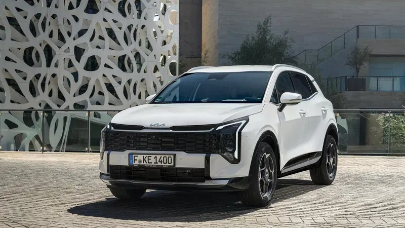 Nuova Kia Sportage 2025: la regina delle SUV compatte si rif&agrave; il look
