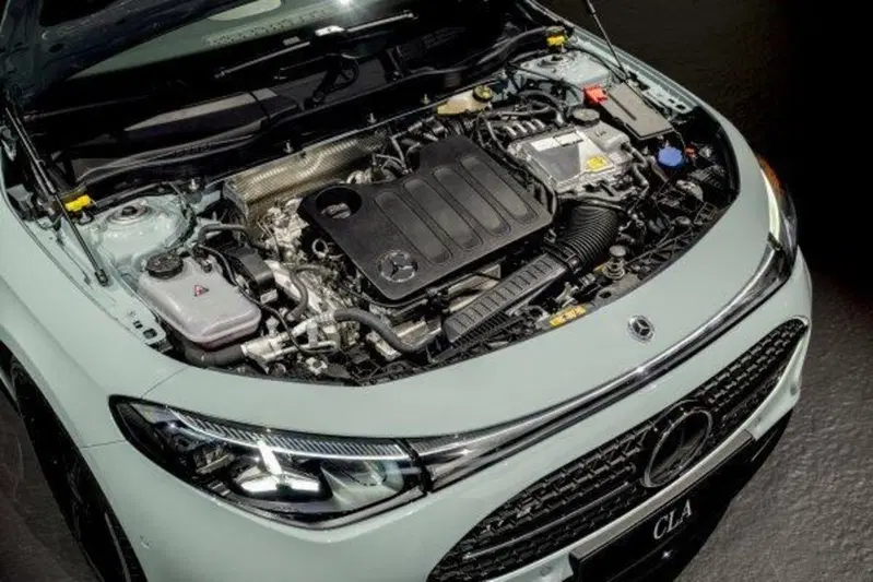 Sotto il cofano della nuova Mercedes CLA termica