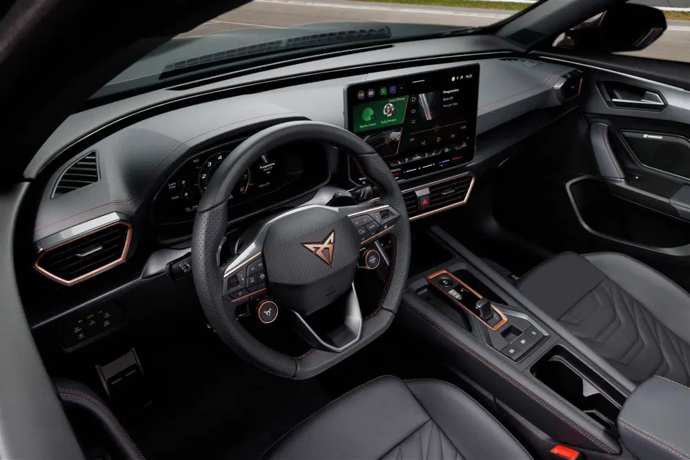 Gli interni della Cupra Formentor e-Hybrid da 272 CV