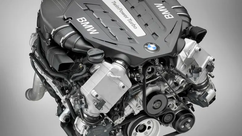BMW M: i leggendari sei cilindri in linea e V8 sopravviveranno all&rsquo;Euro 7 (e senza perdere potenza)