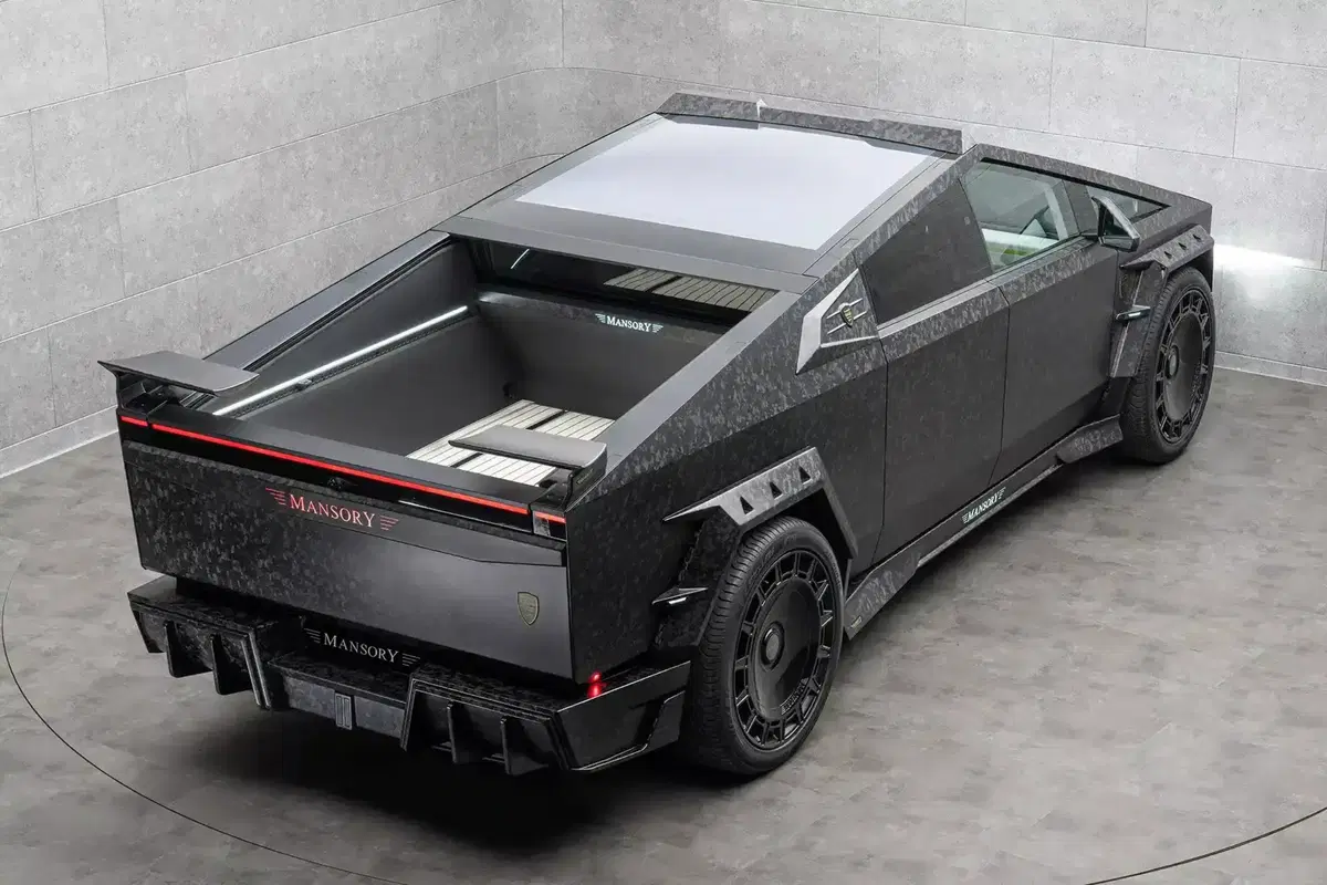 Tesla Cybertruck secondo Mansory: il tuning estremo che nemmeno Tesla aveva osato immaginare (2)