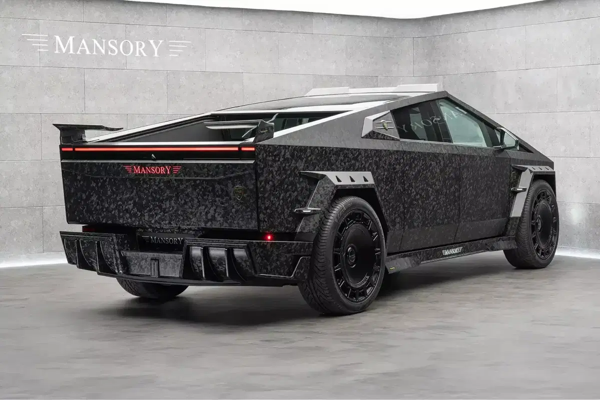 Tesla Cybertruck secondo Mansory: il tuning estremo che nemmeno Tesla aveva osato immaginare (5)