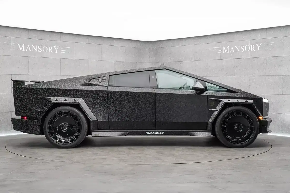 Tesla Cybertruck secondo Mansory: il tuning estremo che nemmeno Tesla aveva osato immaginare (7)