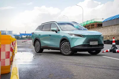 Omoda 7 in arrivo in Italia: il nuovo SUV cinese tra tecnologia, comfort e motorizzazioni ibride