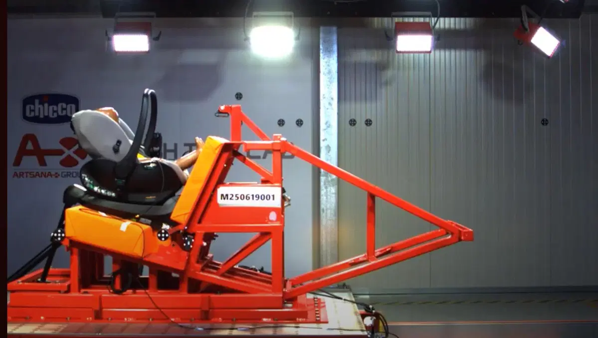 Sicurezza in auto: l'importanza del seggiolino, ecco cosa succede durante un crash test (7)