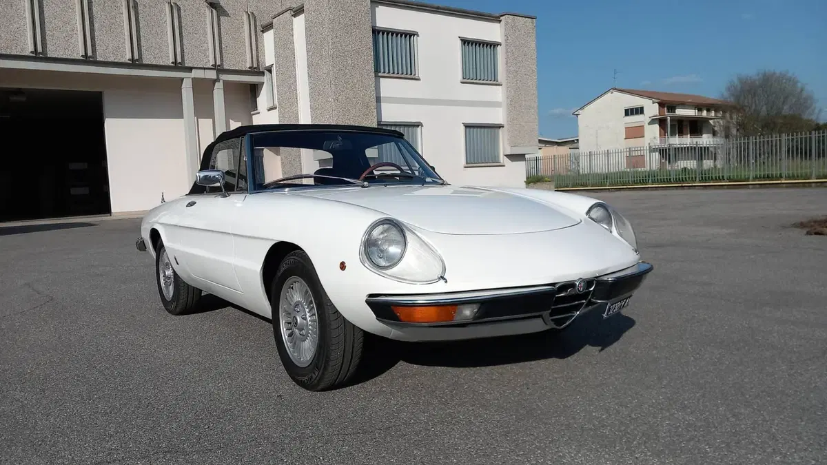 Alfa Romeo Spider 2000 veloce d'epoca a Mantova (2)