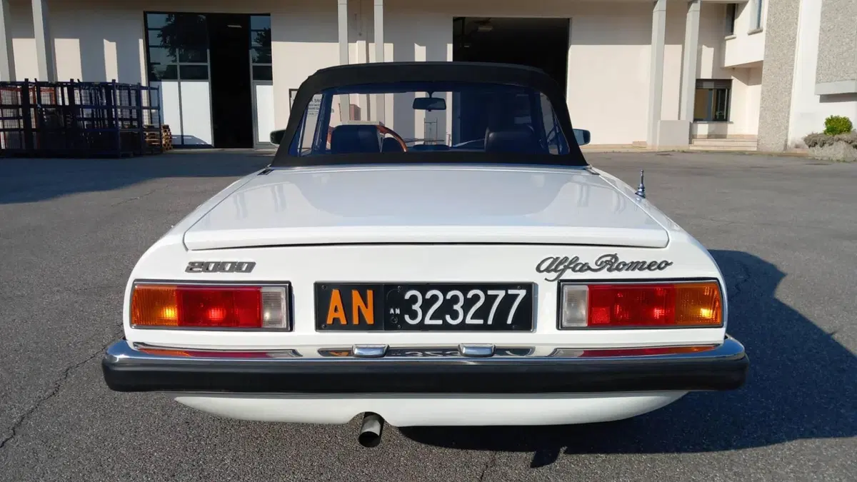 Alfa Romeo Spider 2000 veloce d'epoca a Mantova (4)