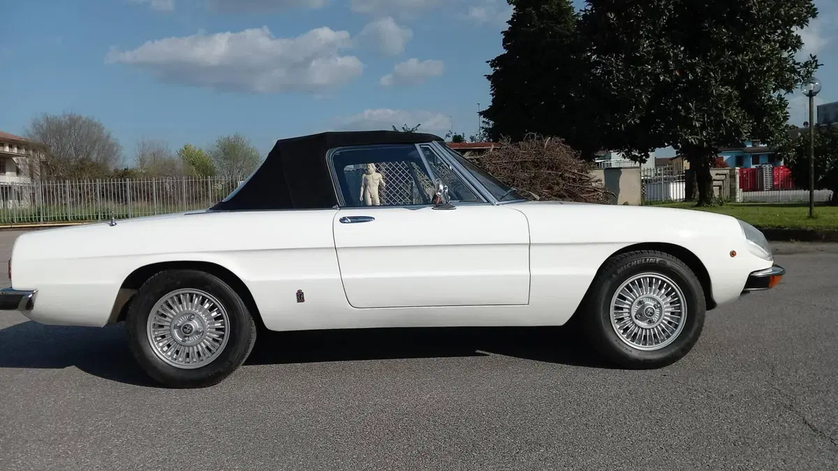 Alfa Romeo Spider 2000 veloce d'epoca a Mantova (5)