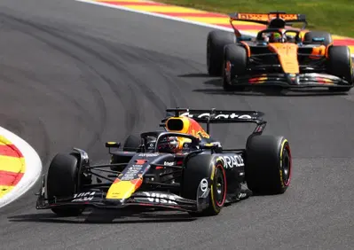 F1. GP Belgio 2025: Max Verstappen vince la Sprint di Spa. Secondo Piastri davanti a Norris e Leclerc. Hamilton 16°
