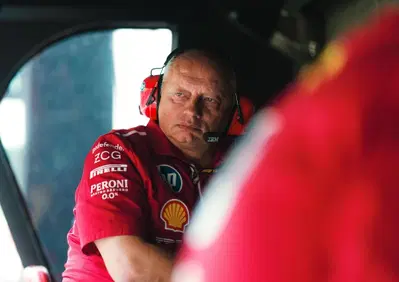 F1. GP Belgio, Vasseur: “Scelte rischiose, ma giuste. Ferrari compatta, Hamilton straordinario nella rimonta. Arriveranno altri piccoli aggiornamenti