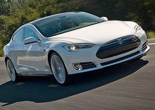 Tesla, un cliente: «La mia Model S ha salvato un pedone»