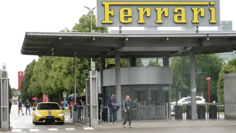 Ferrari studia la SU7 Ultra di Xiaomi: Maranello sotto shock [Foto Spia]