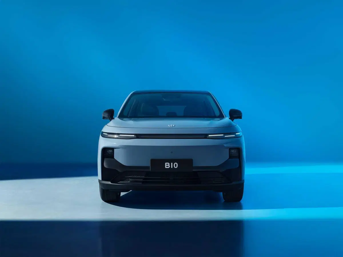 Leapmotor B10: il nuovo SUV elettrico compatto sbarca in Europa, il prezzo? Il migliore tra i C-Suv (6)
