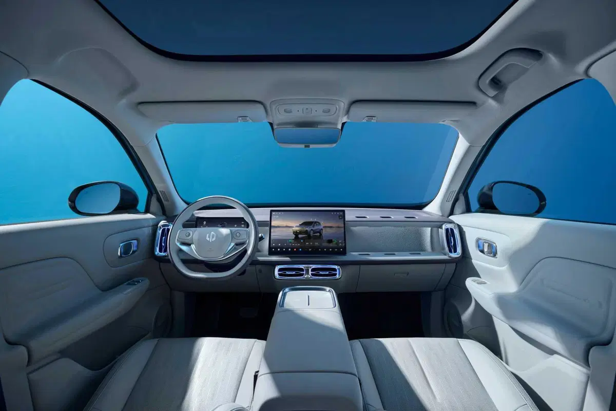 Leapmotor B10: il nuovo SUV elettrico compatto sbarca in Europa, il prezzo? Il migliore tra i C-Suv (8)