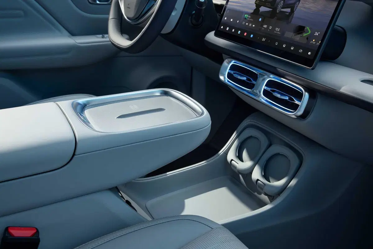 Leapmotor B10: il nuovo SUV elettrico compatto sbarca in Europa, il prezzo? Il migliore tra i C-Suv (9)