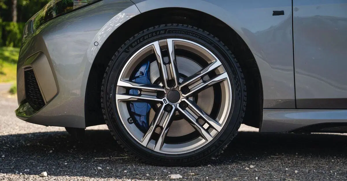 Prestazioni da estiva, tenuta da invernale e silenziosit&agrave; da riferimento: ecco le &ldquo;all season&rdquo; Michelin con le nuove CrossClimate 3 Sport [VIDEO]