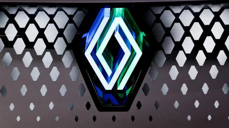 Renault: primi sei mesi 2025 in chiaroscuro, debutto ufficiale per il nuovo CEO Provost 