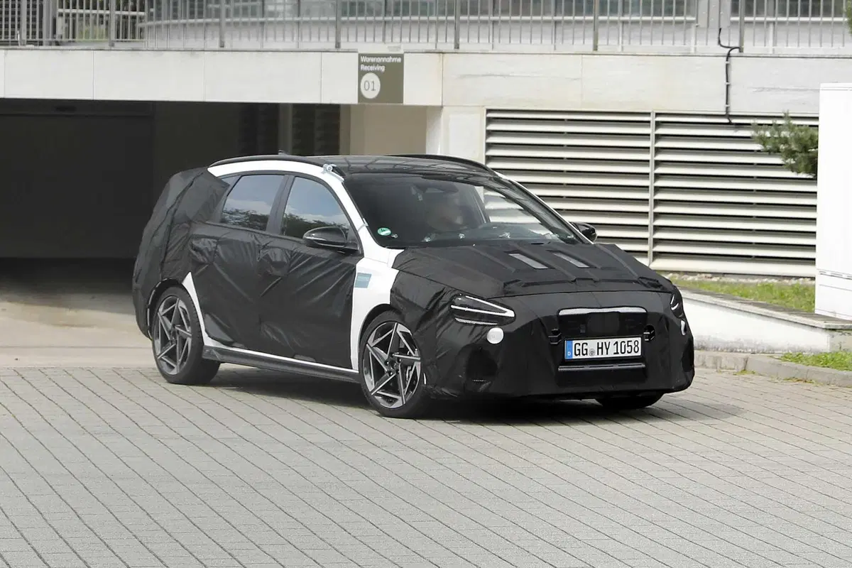 Hyundai i30: in arrivo un terzo restyling per allungare la vita alla compatta termica [Foto Spia] (3)